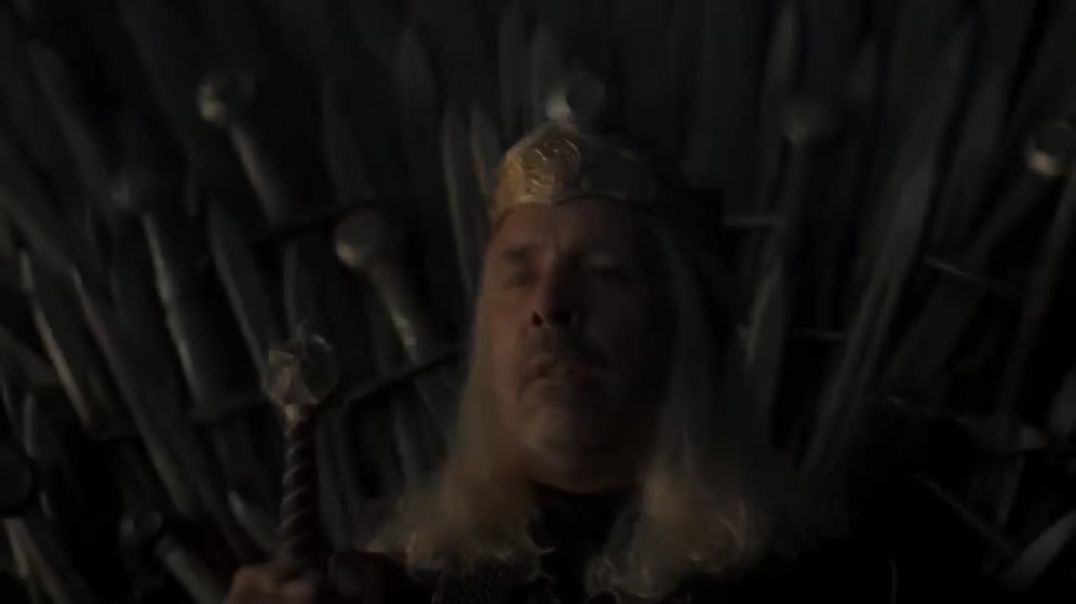 The Real Reason Viserys Keeps Cutting Himself On The Iron Throne